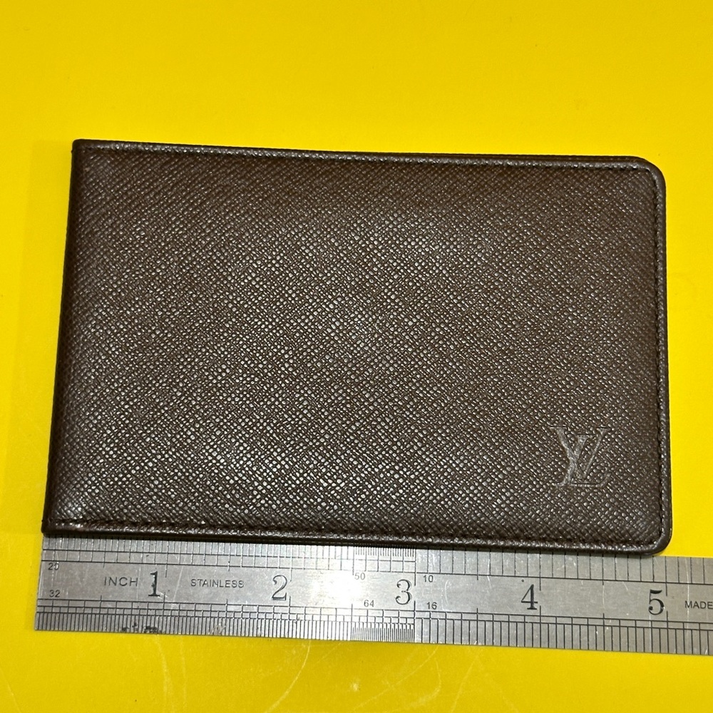 Louis Vuitton Textured Note Book cover - Picture 12 of 12